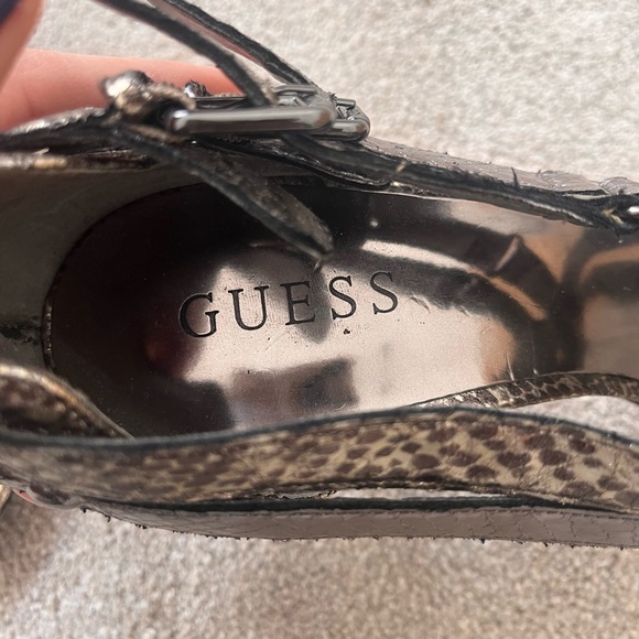NEW! GUESS SNAKE SKIN STRAPPY SHINY STILETTO HEELS HEEL SIZE 8.5 - Picture 4 of 7
